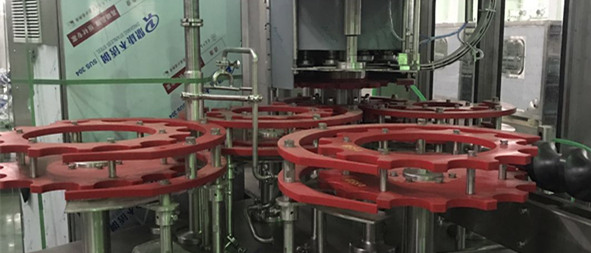 Оборудование стекла напитка 12000bph 330ml разливая по бутылкам