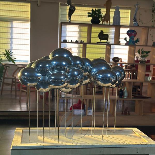Stainless Steel Modern Mirror-finished Abstract Cloud Shaped Sculpture