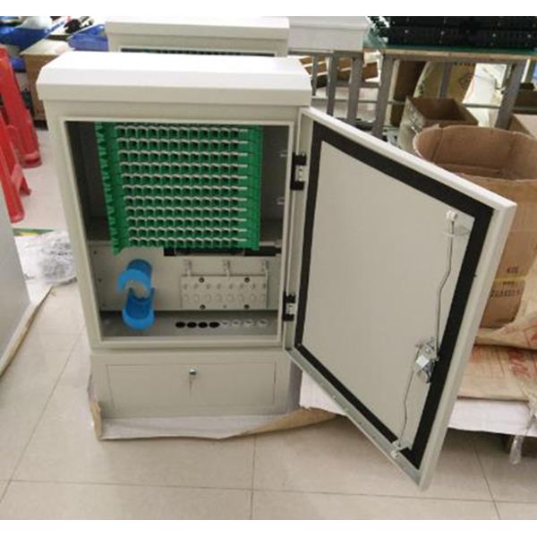 Os adaptadores transversais óticos do SC do armário da conexão das fibras de FDH 144 laminam o aço IP65