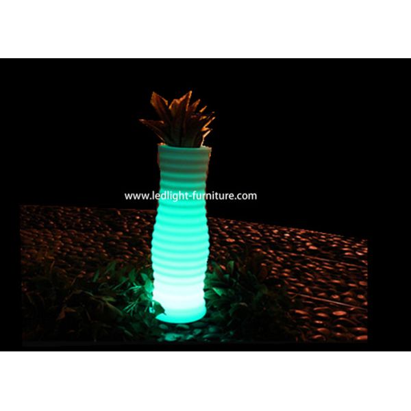 На открытом воздухе водоустойчивые накаляя цветочные горшки приведенные, загорен