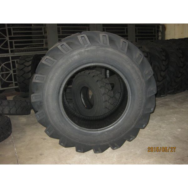 10.5 12.5/80-18 industrial backhoe tires R4 agricultural tyres  from China factory suppliers