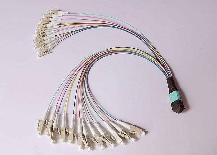 24 кабеля проламывания UPC кабеля проламывания ядра MPO польских 0.9mm оптически