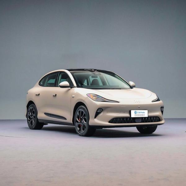 SUV eléctrico de 200 mph con 4 asientos y piloto automático