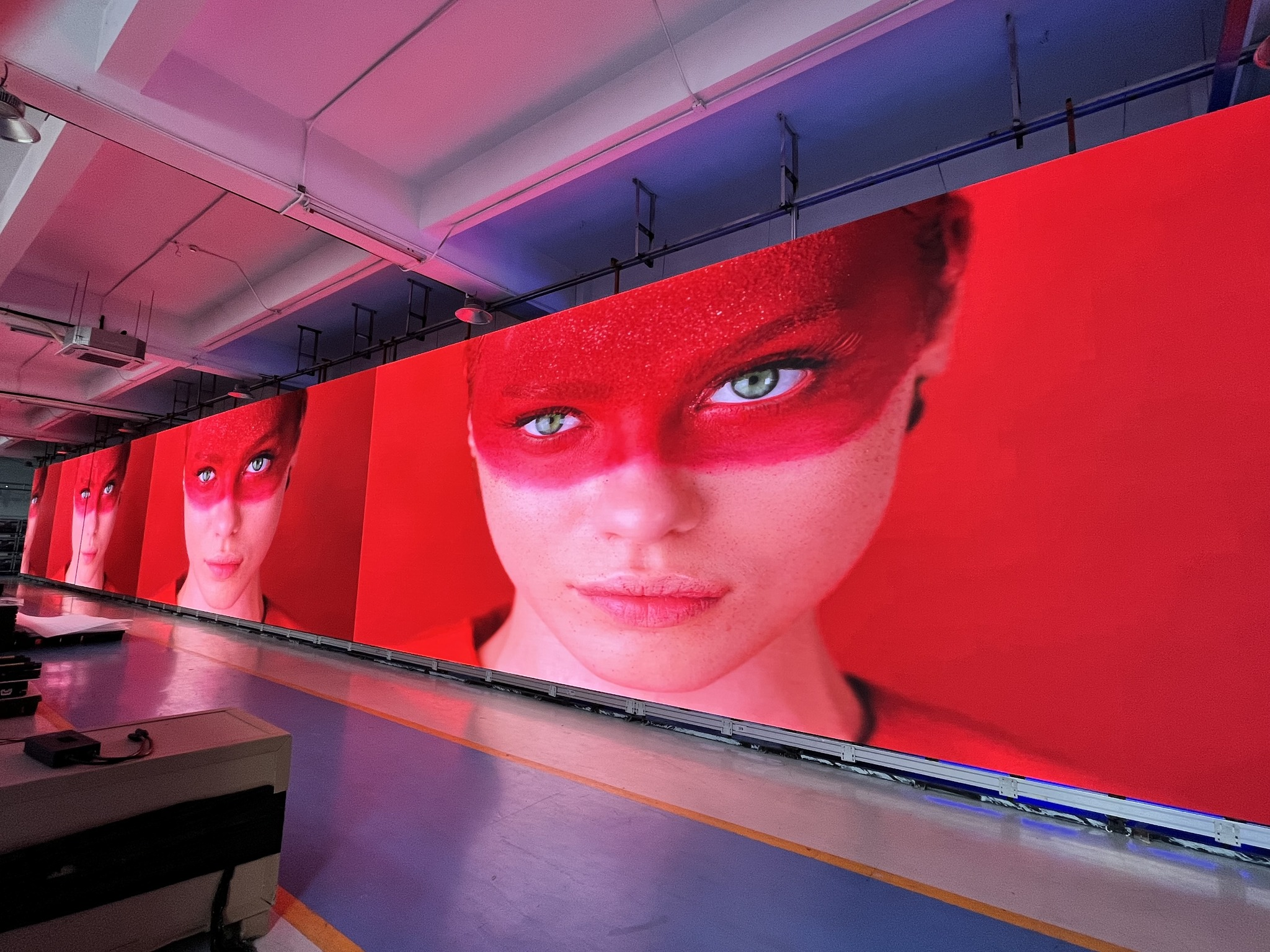 Indoor P2.5 640*640mm Advertising LED Wall Display Front  service ，1000nit brightness