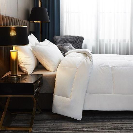 Fashion Style Luxury White Fabric Down Quilt  OEM / ODM Available