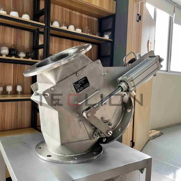 Une soupape directionnelle à plaque d'oscillation avec un angle de 60 ° adaptée au déchargement par gravité