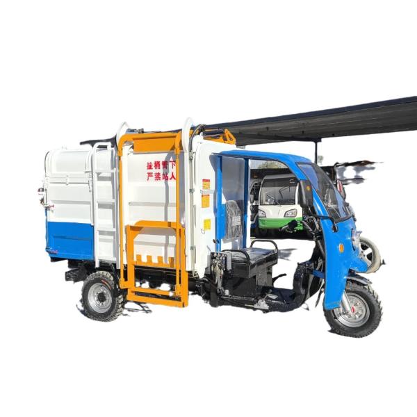 Six-barrel flatbed truck to transport 6 garbage cans street community