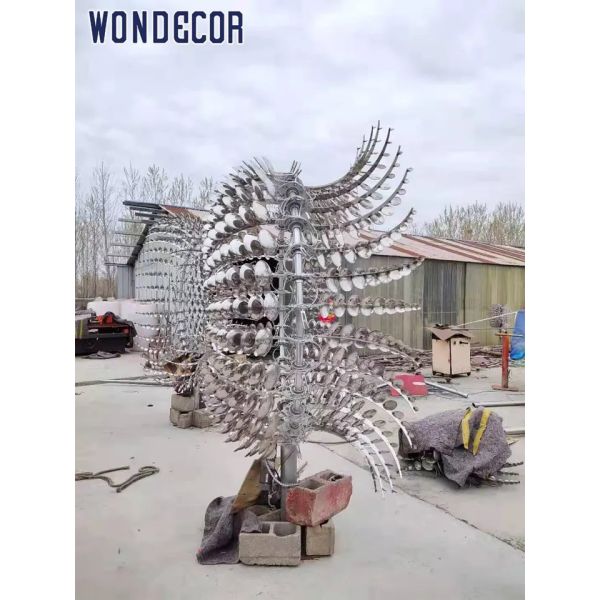 Большая выкованная скульптура ветра металла скульптуры 300cm металла кинетическая