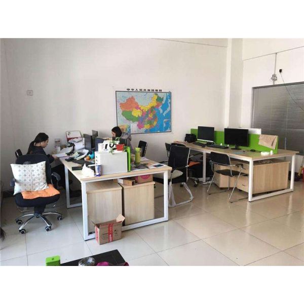 Small Kids Plastic Chairs High Durability With Solid Beech Wood Legs