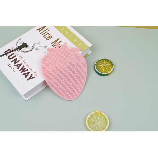 Silicone Makeup Beauty Tools Strawberry Type Brush Cleaning Pad