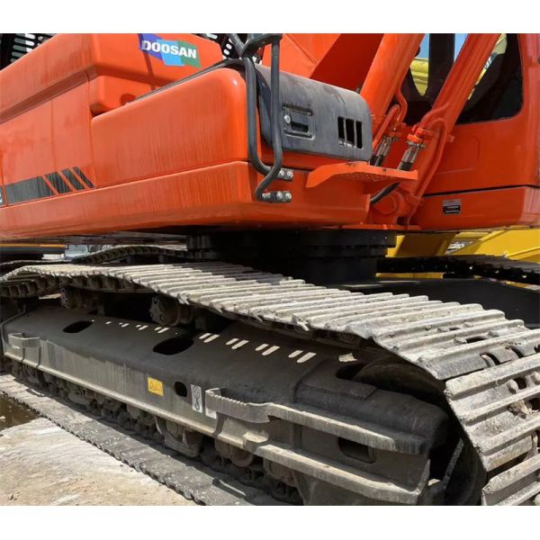 Venda em bom estado, de segunda mão, escavadeira hidráulica Doosan DX225LC.