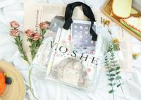 La bolsa de asas impermeable del PVC, bolso del regalo del PVC de los 30*35*12cm con el logotipo/la manija del negro