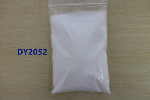 O solvente do álcool cobre o pó branco da resina acrílica do polímero/resina plástica do polímero