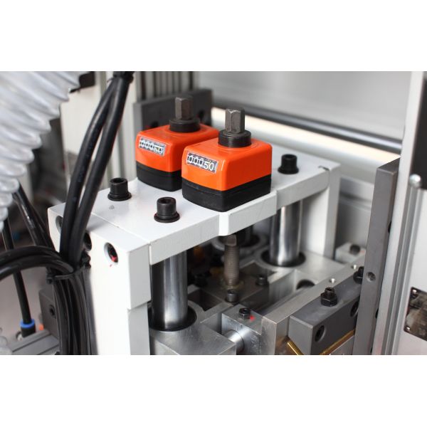 Машина кольцевания края облицовки Woodworking двери окаймляя деревянную машину 17KW