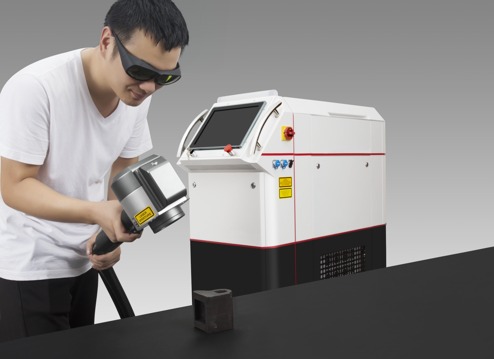 1000W Raycus IPG Pulse Handheld Laser Cleaning Machine For Rust Removal Metal / Wood Oil Rubber
