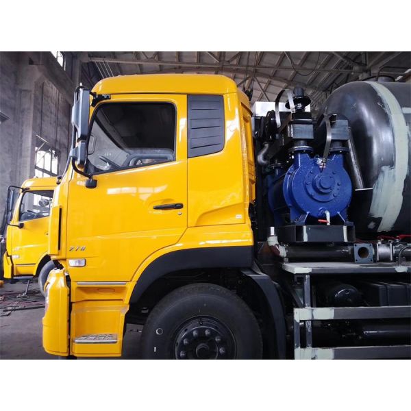 Тележка всасывания вакуума нечистот Донфенг выпуская струю с 420ХП депутатом двигатель дизеля 35м3