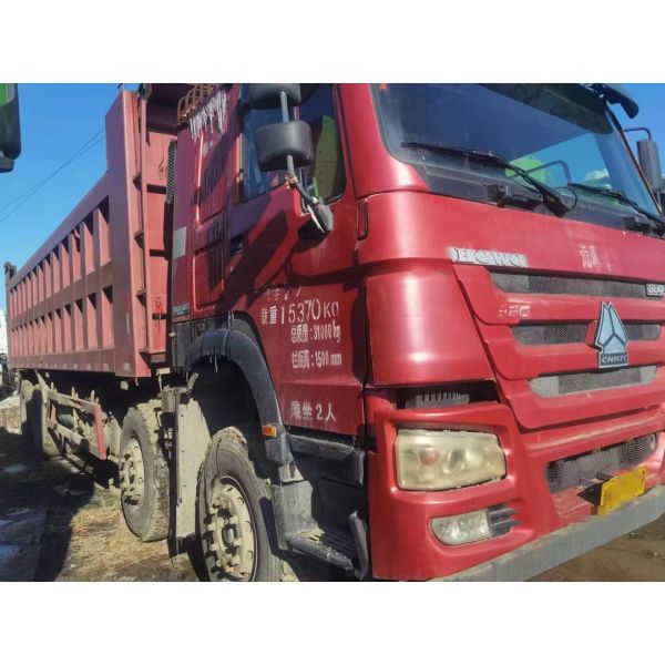 SINOTRUK 6x2 4x2 Howo Sitrak G5S 330hp Cargo Trucks for Sale