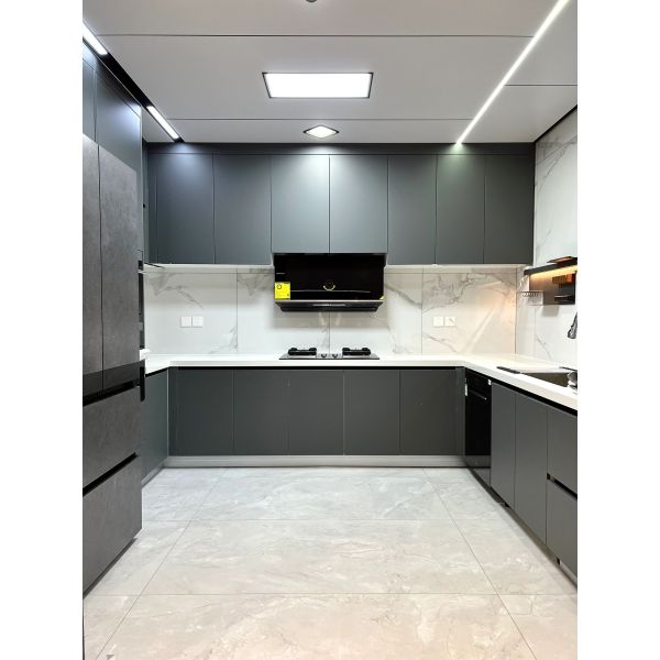 Heat-Resistant Kitchen Cabinet Doors With Waterproof Finish for Home