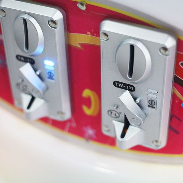 Candy Plush Toy Claw Crane Machine , Metal Cabinet Magical Claw Machine