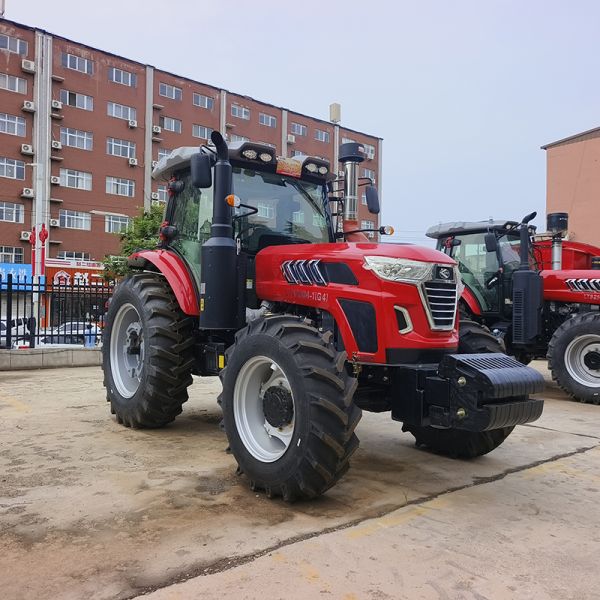China-made tractors/YTO diesel engines, tractors with good reliability, large torque reserve, low fuel consumption, and high economic efficiency; farm tractors