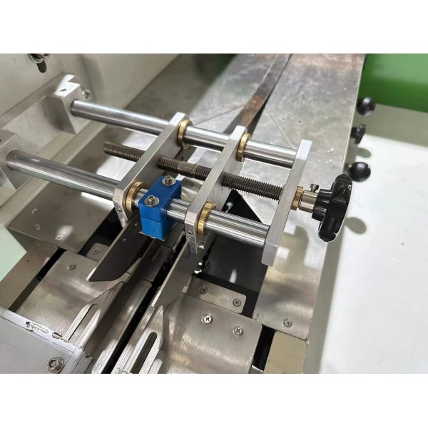 LC-350S High Speed Pillow Packing Machine | 3 Servo Motor CE Flow Wrapper For Food Biscuit Bread| Pillow Bread Packaging Machine