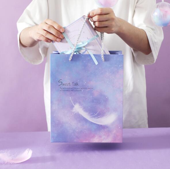 Glossy Lamination Cardboard Shopping Bag 210gsm Paper With Handles