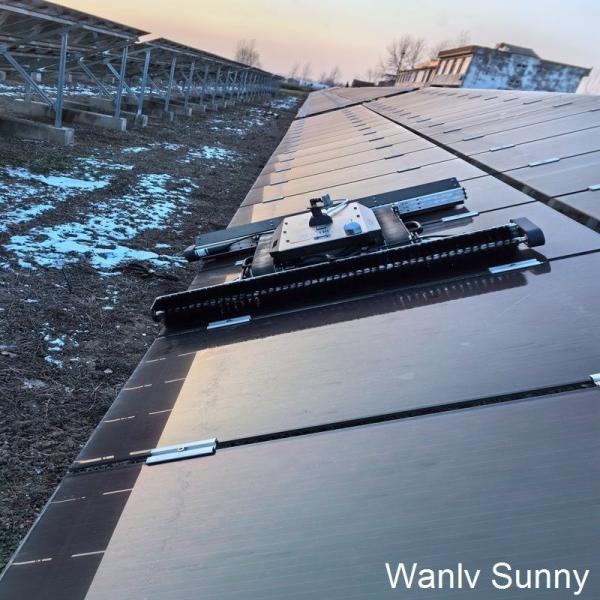 Limpeza de painéis solares de estilo Crawler para grande cobertura