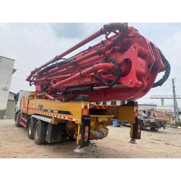 Concrete Pump Truck 52 Meters Installed Mercedes Chassis Semi-Dry Shotcrete Type Good