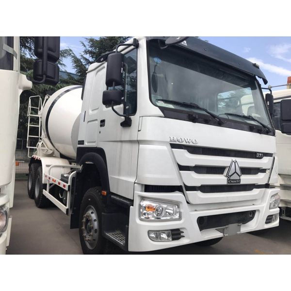 Sinotruk 3m3 5m3 10m3 Concrete Construction Equipment / Small Concrete Truck