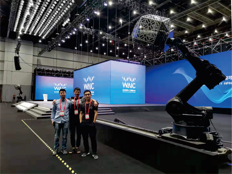 Palletizing используемые роботы MS80W YASKAWA отчетливо произносили промышленный робот