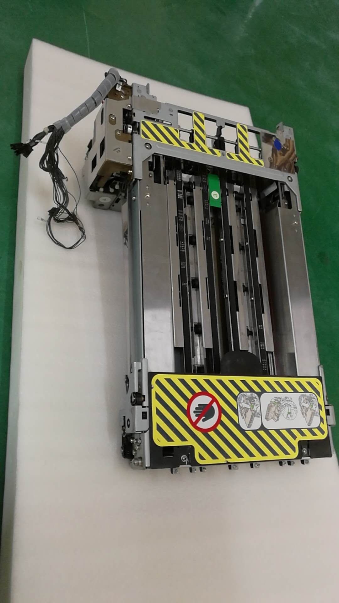 NCR ATM РАЗДЕЛЯЕТ 009-0027557 пре- акцептор Fujitsu Limited ATM разделяет тип 009-0028585 Kd02169-D842 b 354n 009-0027559