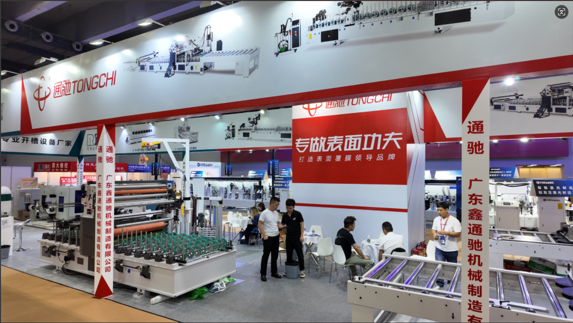 Dual Glue Profile Wrapping Machine (PUR/EVA), Quick Change System for 1350mm MDF WPC SPC Laminating, CE Certificated