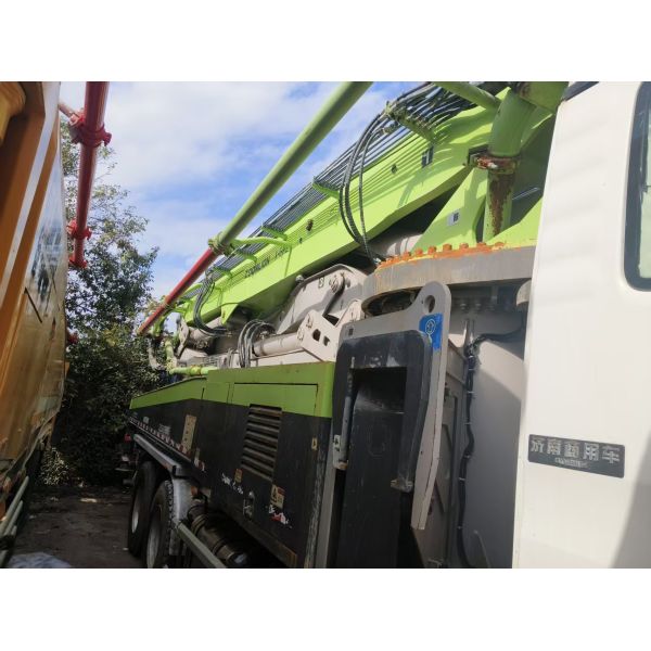 Used 2022 ZOOMLION 49M Concrete pump using SITRAK chassis