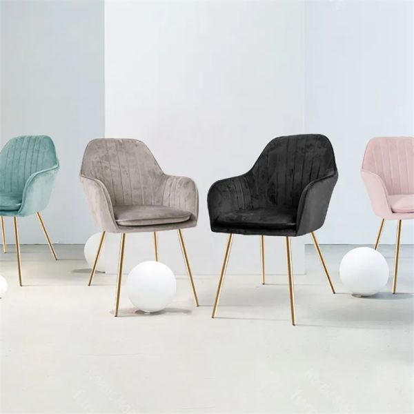 Chaise de salle à manger moderne en velours avec pieds en métal doré