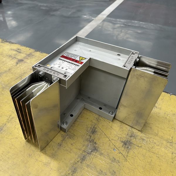 Canalisation électrique compacte basse tension et système de câbles avec enveloppe en cuivre efficace