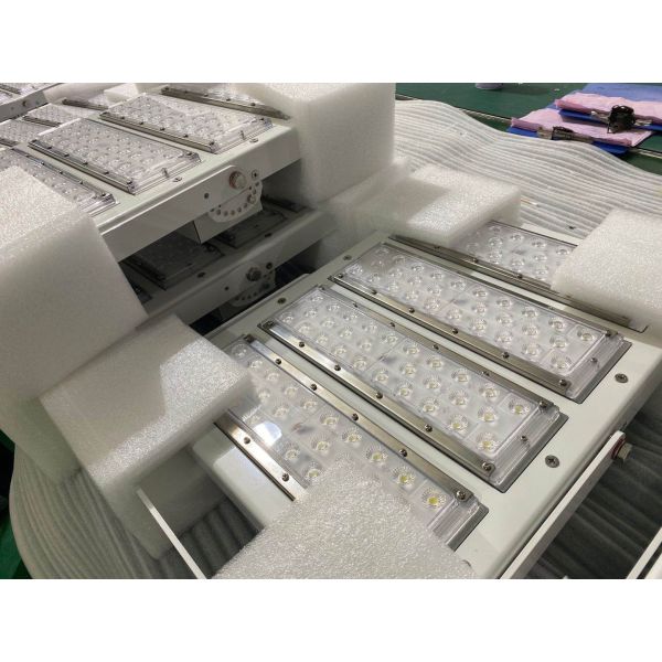 На открытом воздухе высокое СИД поляка IP65 затопляет светлые 25 60 угол пучка 90 градусов