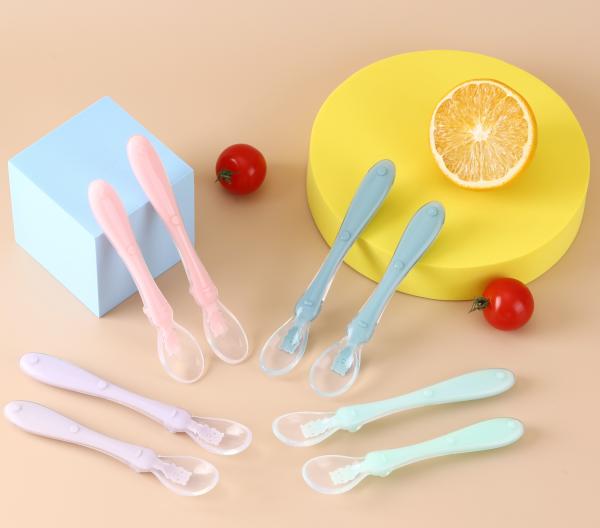 Easy To Clean Silicone Spoon with Ergonomic Design / Pink/Blue Color