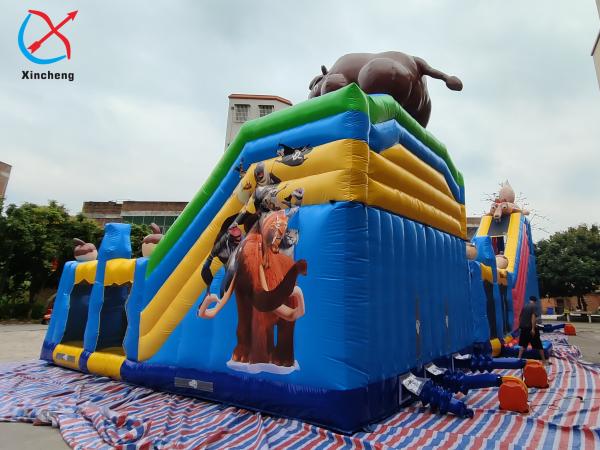 Chambre gonflable pour les enfants, cours d'obstacles de l'âge de glace, terrain de jeu de la ville gonflable