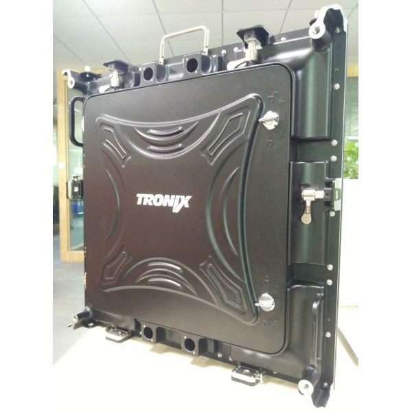 El alquiler al aire libre portátil electrónico llevó los acontecimientos de la pantalla que hacían publicidad de gran prenda impermeable