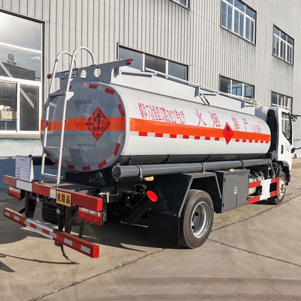 150-250hp FAW 8000L 4X2 Fuel Oil Tanker Truck Storage Tank Oil Transport Vehicle