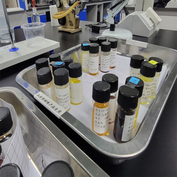 Muestras gratuitas Esencia de madera de nuez pura Aceite aromático de vela líquido amarillo