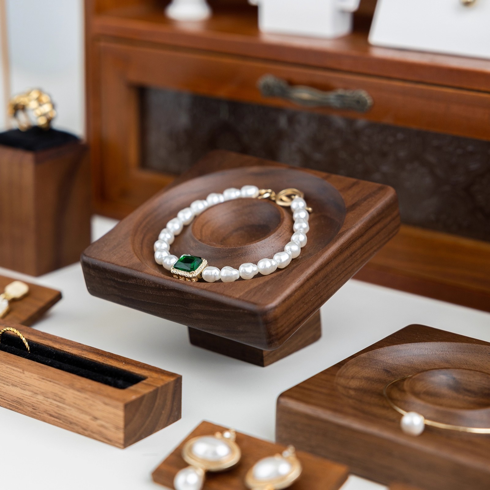 Customized Design High-Quality Materials Jewelry Display Props for One-Stop Solution