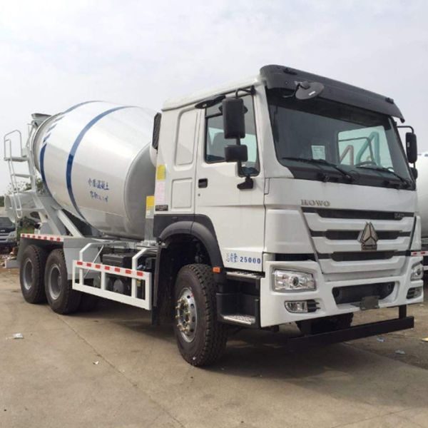 8 CUBIC CONCRETE MIXER TRUCK SINOTRUK HOWO