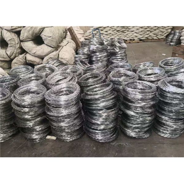 8 Clips BTO-22 300Mm Diameter Razor Wire Concertina