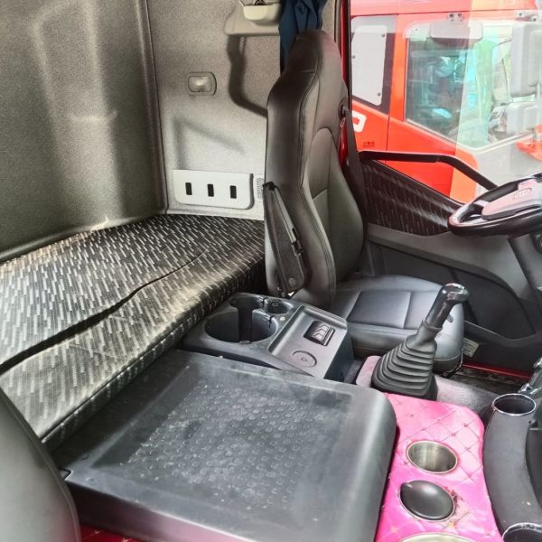 National Heavy Duty Truck Jh6 420 Second-Hand Truck with 510HP Horsepower and Tyre