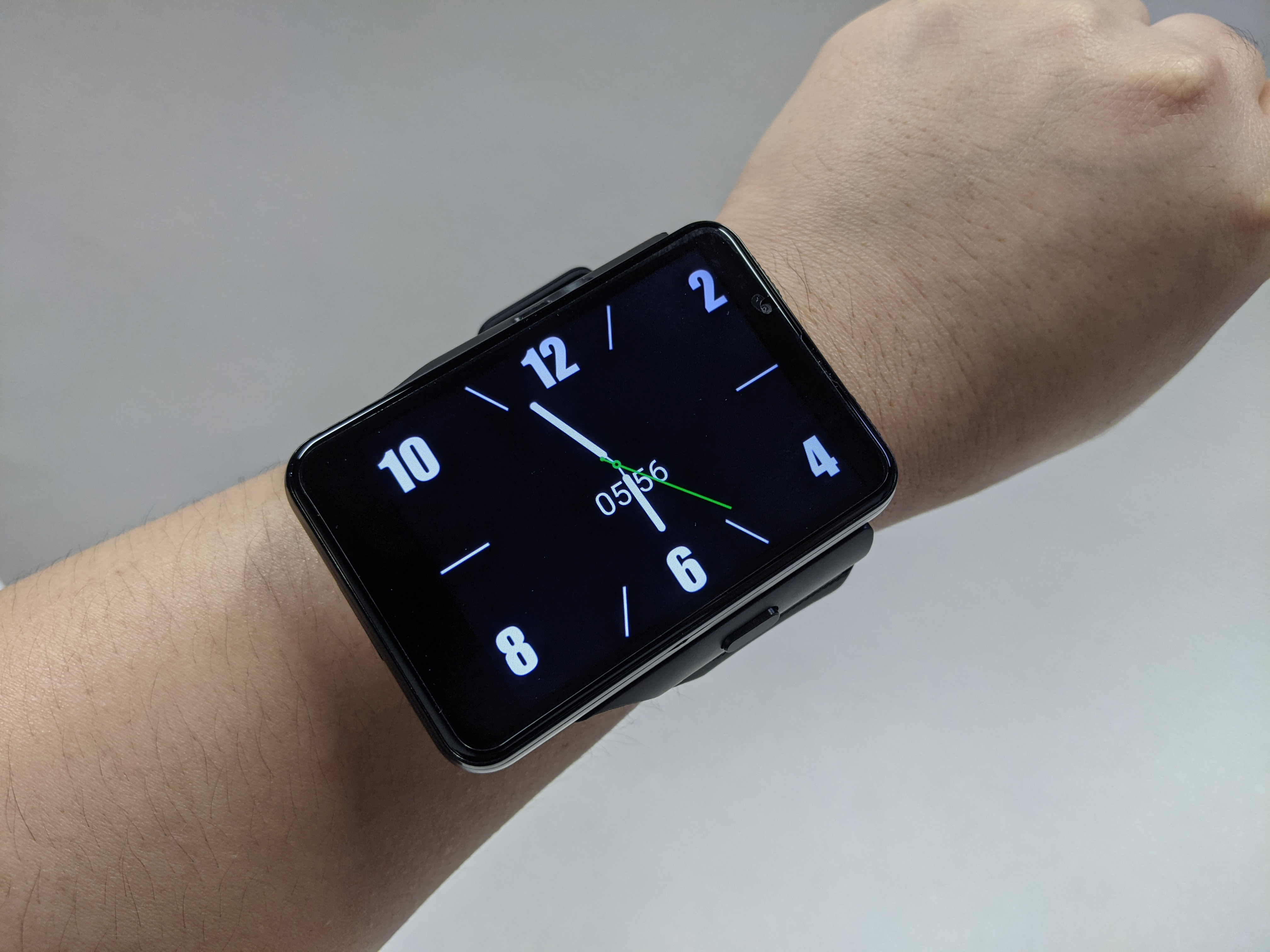 4G 5G Smart Watch with Virtual QWERTY Keyboard Dual Side Keys and 2300mAh Battery
