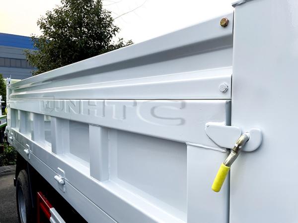 Sinotruk Howo Light Duty 4X2 Dump Truck 10 - 15 Tons For Sand Lime Gravel Transport