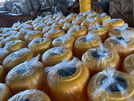 Traffic Safety Eva Buckets Rolling Anti Crash Guardrail Road Roller Barrier