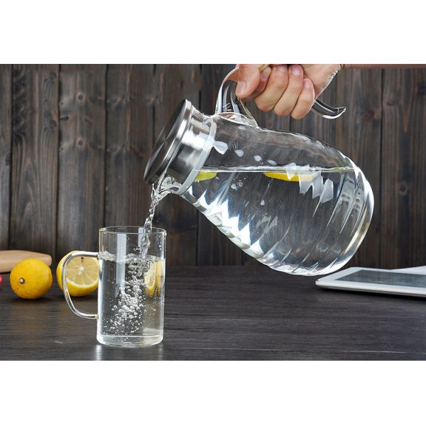 Handmade 1800ml Pyrex Juice Carafe With Lid , Handled Large Glass Pitcher
