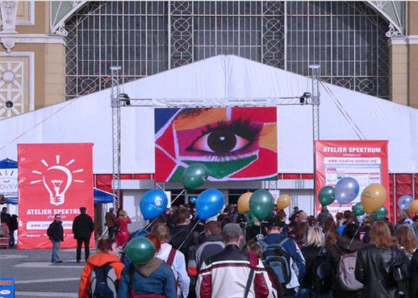 Ultra Slim Outdoor Advertising Display Screens P8 LED Screen For Live Sports / Show